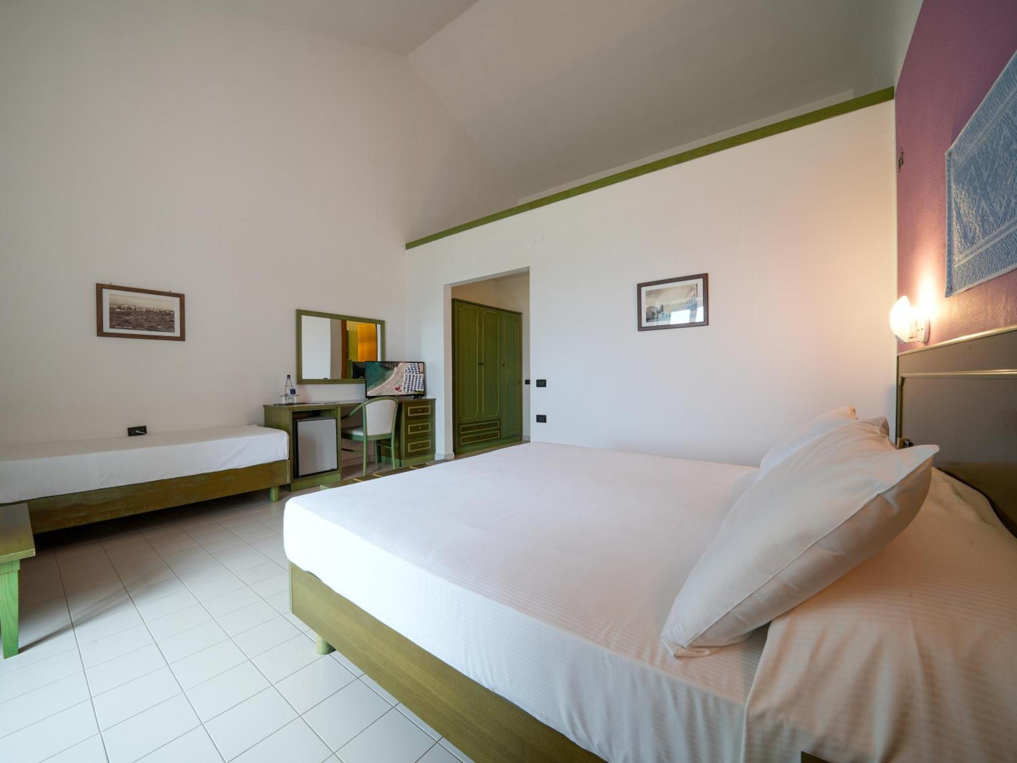Le Tonnare Di Stintino - Beach Resort Exterior photo