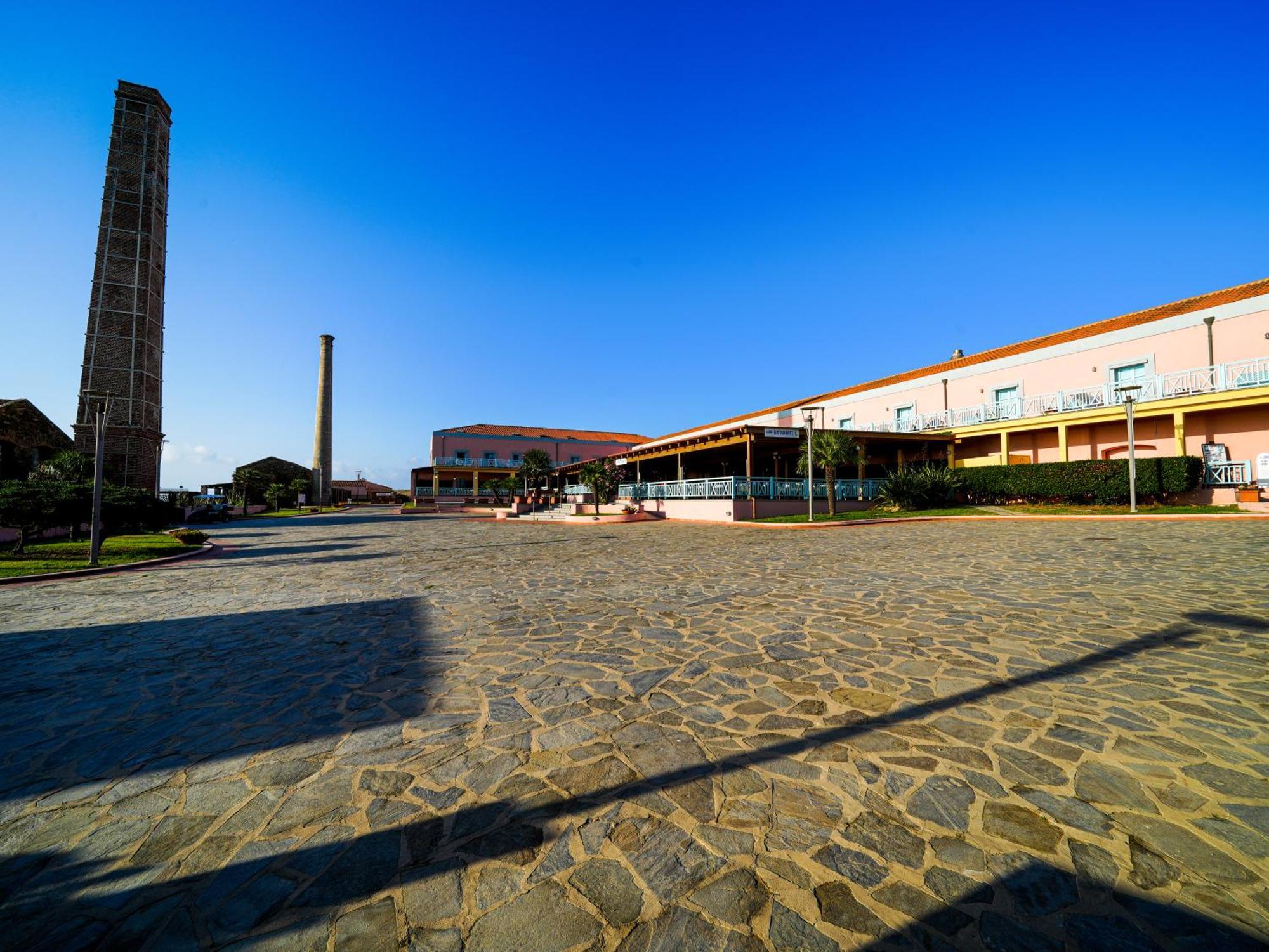 Le Tonnare Di Stintino - Beach Resort Exterior photo