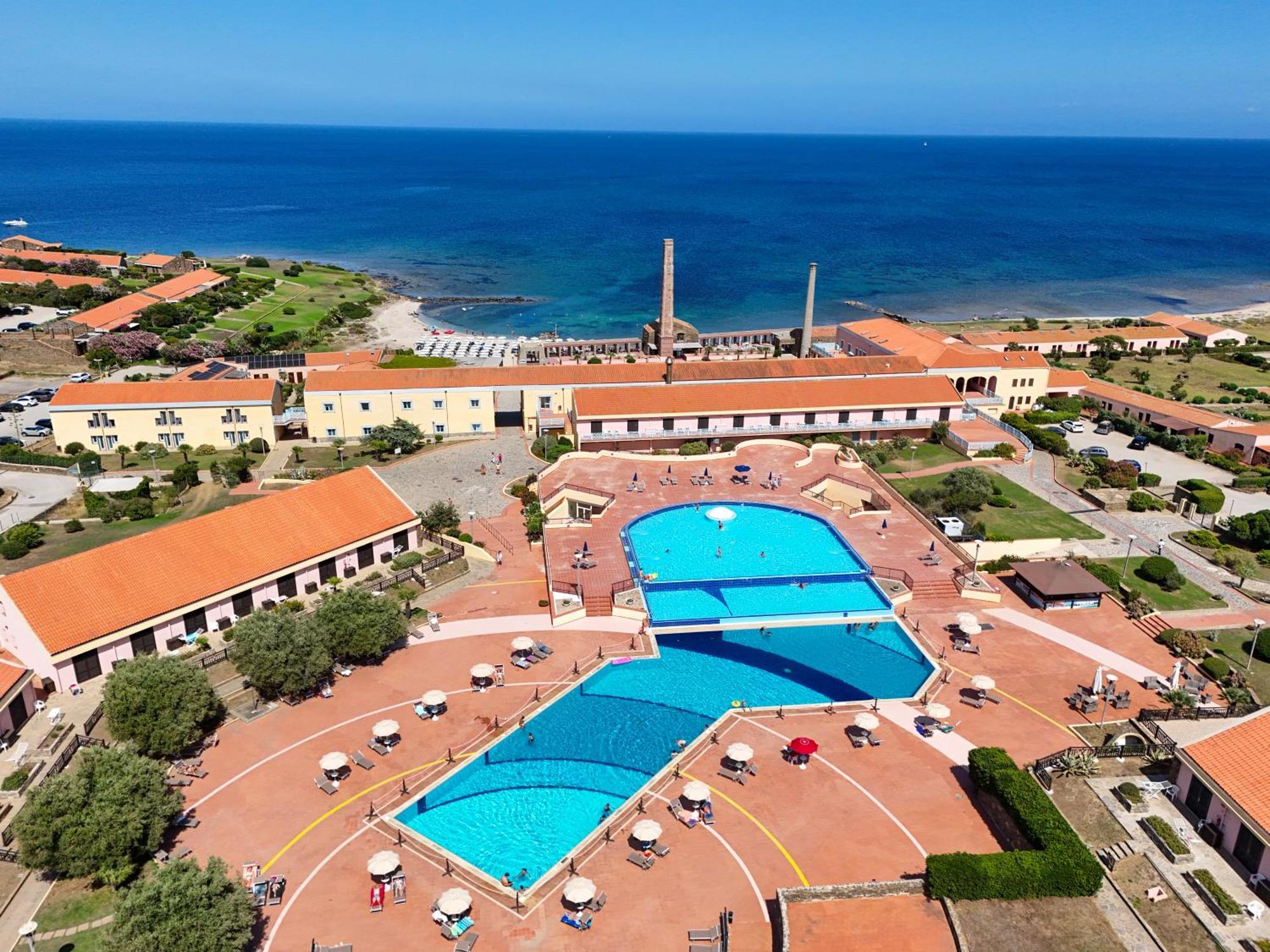 Le Tonnare Di Stintino - Beach Resort Exterior photo
